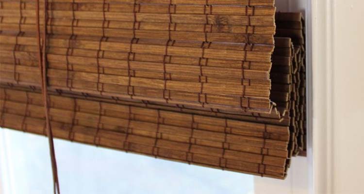 نحوه شستشوی صحیح پرده‌های حصیری: نکات و روش‌های مؤثر